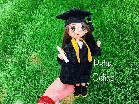 Muñeca graduada amigurumi paso a paso