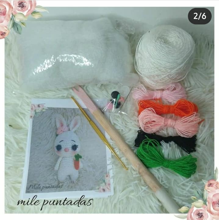 Mini conejo amigurumi con zanahorias paso a paso